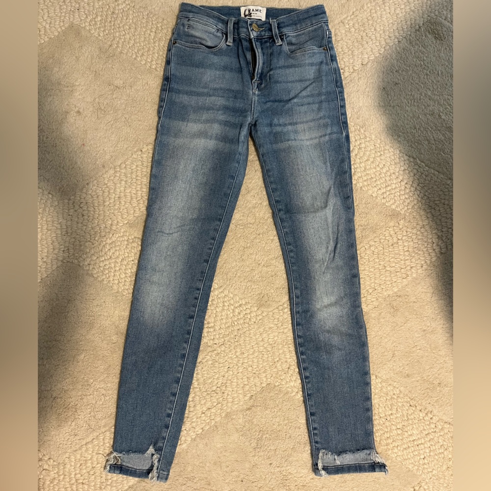 frame light wash skinny jeans